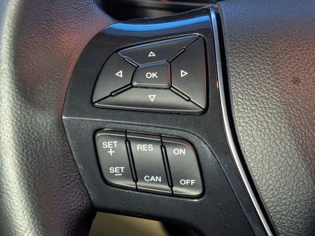 Used 2017  Ford Limited image 25