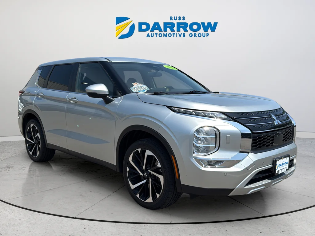 Used 2024 Silver Mitsubishi SE image 7