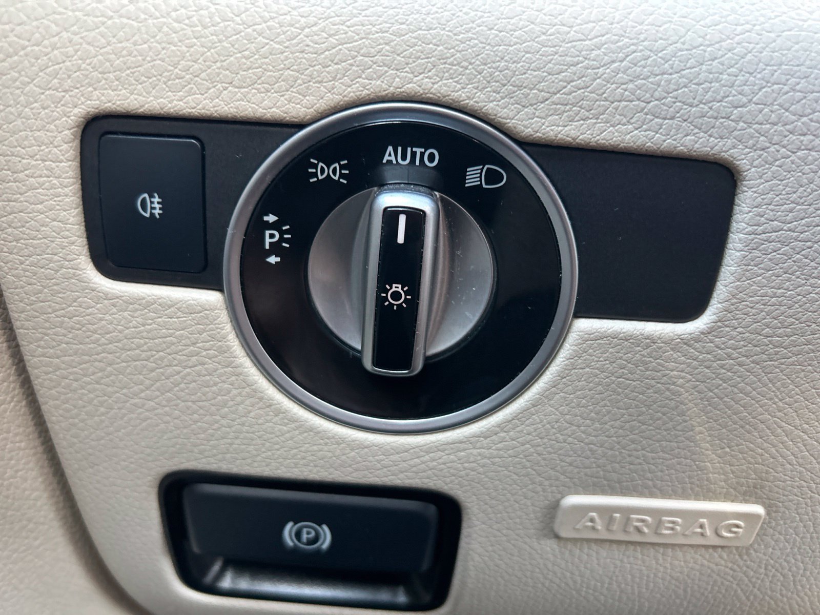 Used 2020 White Mercedes-Benz SLC 300 image 25