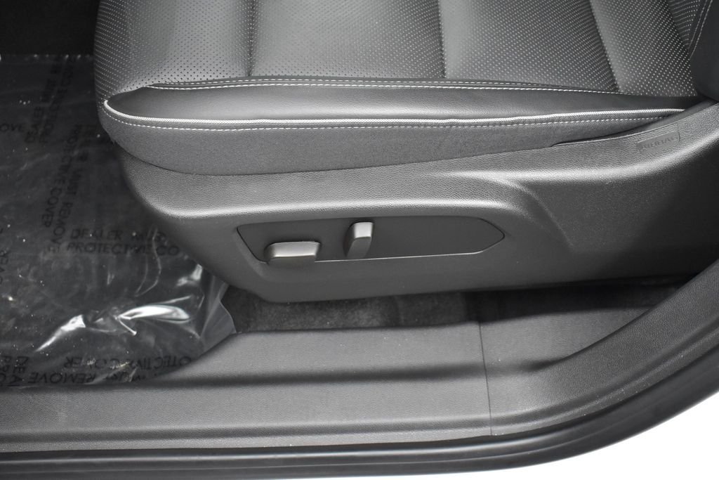 Used 2023 Summit White Buick Essence image 8