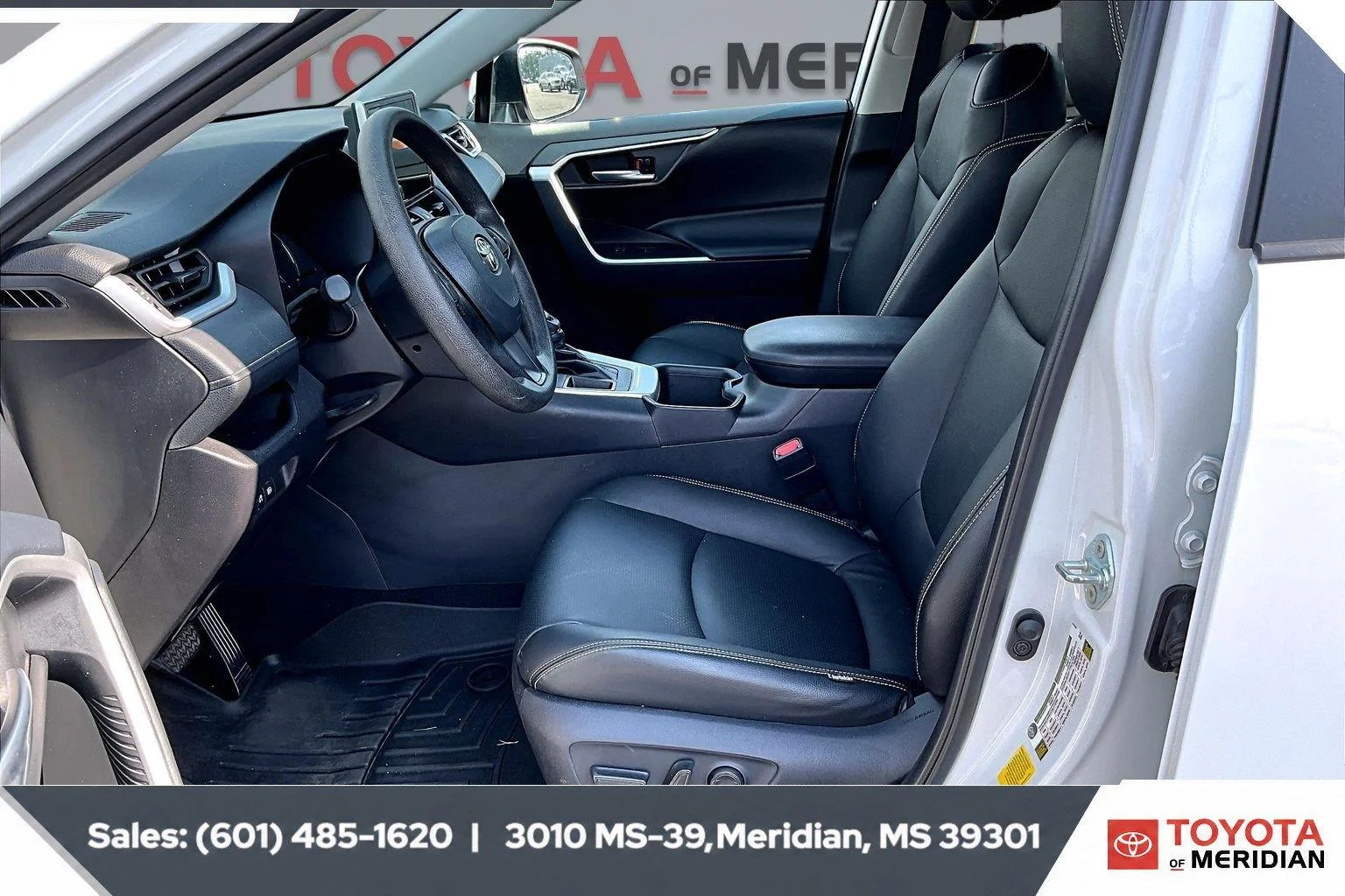 Used 2024 Ice Cap Toyota XLE image 18