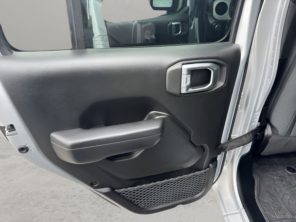 Used 2024 Silver Zynith Clearcoat Jeep Sport S image 16