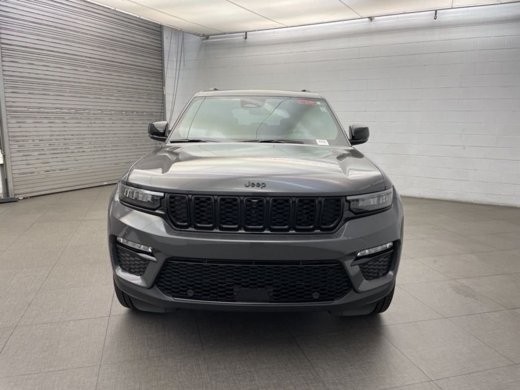 New 2025 Baltic Gray Metallic Clear-Coat Exterior Paint Jeep Limited image 6
