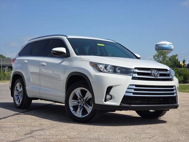 Certified Used 2018 BLIZZARD PEARL Toyota  image 2