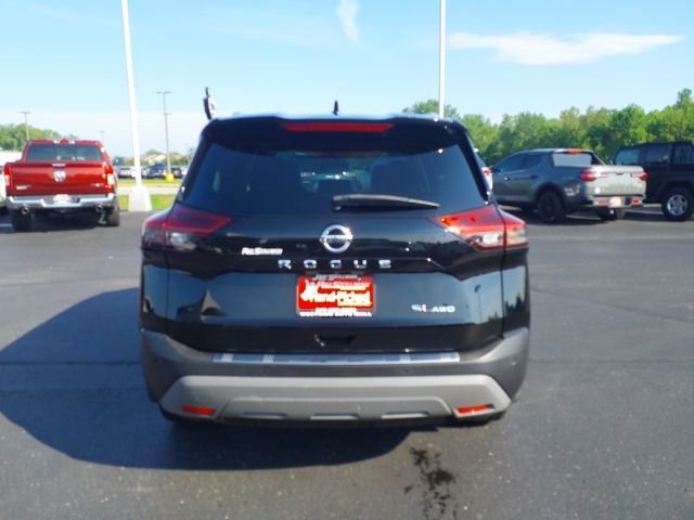 Used 2021 Black Nissan SL image 4