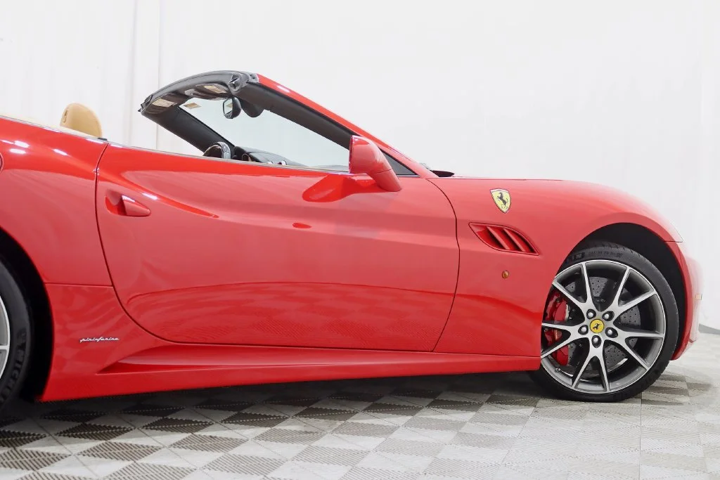 Used 2012 Red Ferrari Base image 11