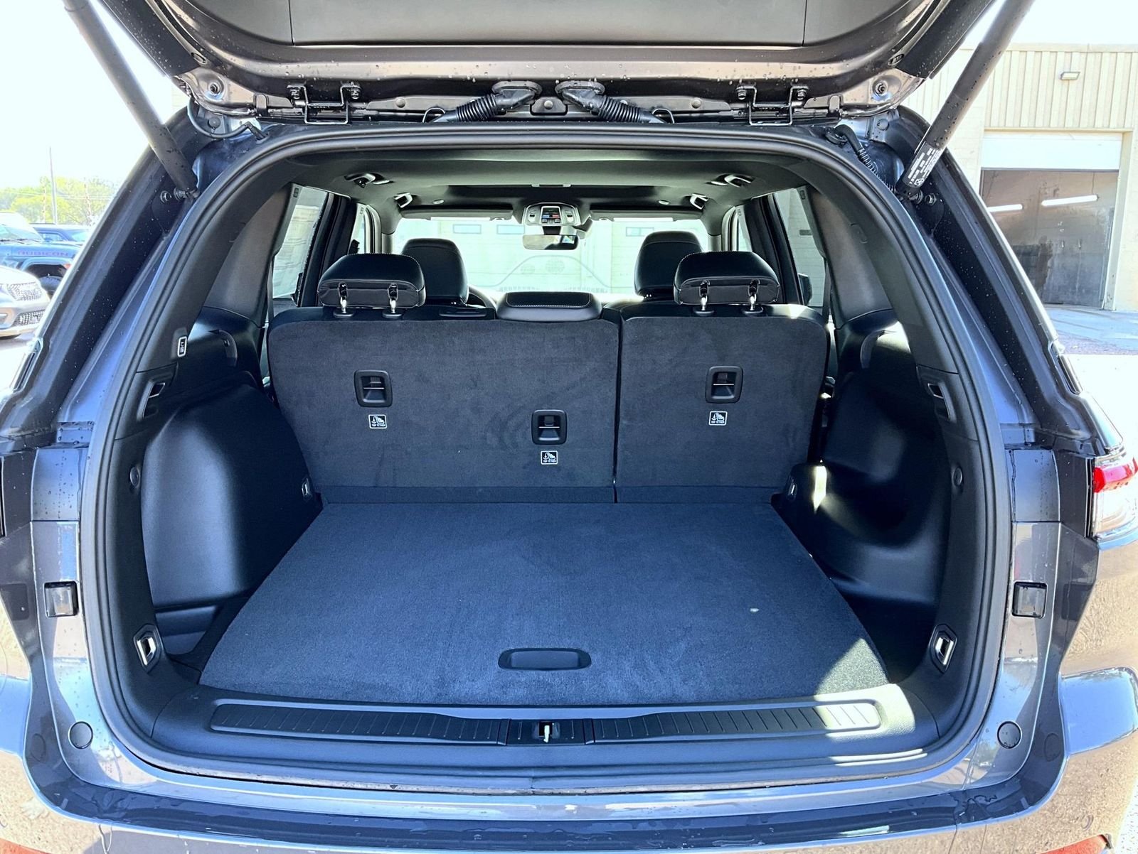 New 2026 Baltic Gray Metallic Clearcoat Jeep Altitude image 9