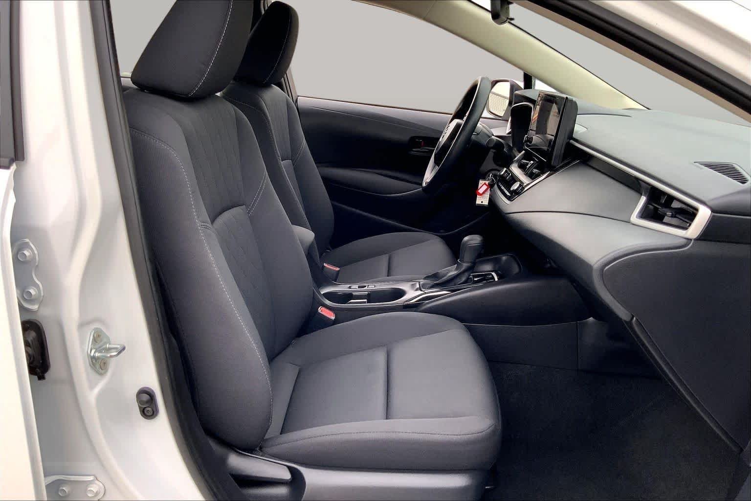 Used 2025 Ice Cap Toyota LE image 9