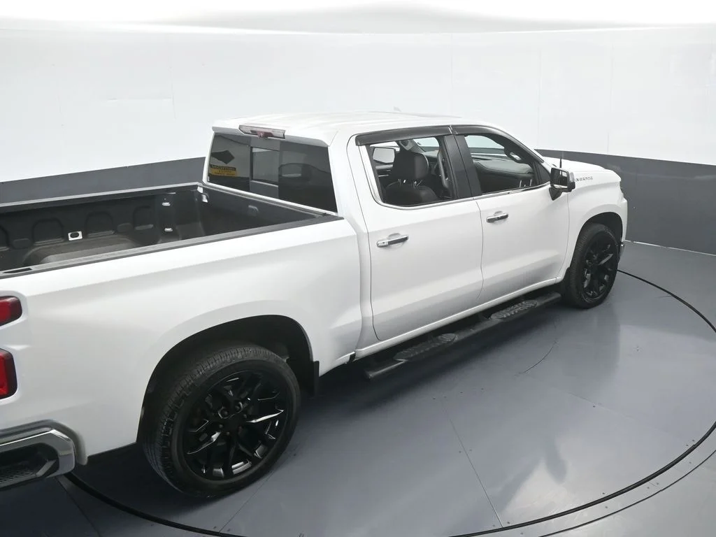 Used 2022 Iridescent Pearl Tricoat Chevrolet LTZ image 54
