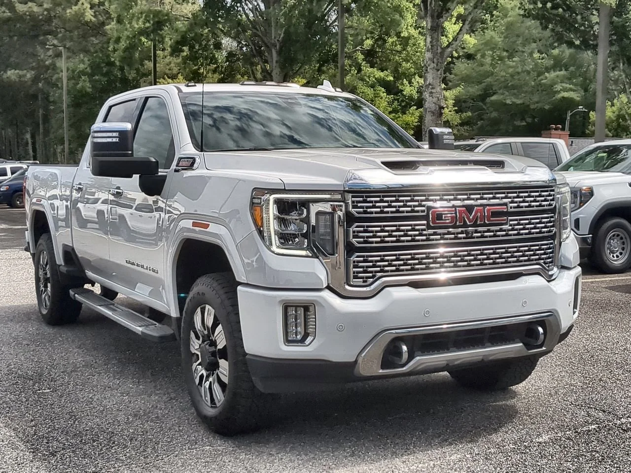 Used 2022 Summit White GMC Denali image 2