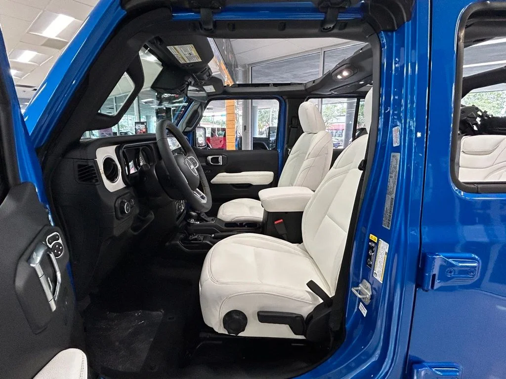 Used 2024 Blue Jeep Sahara image 9