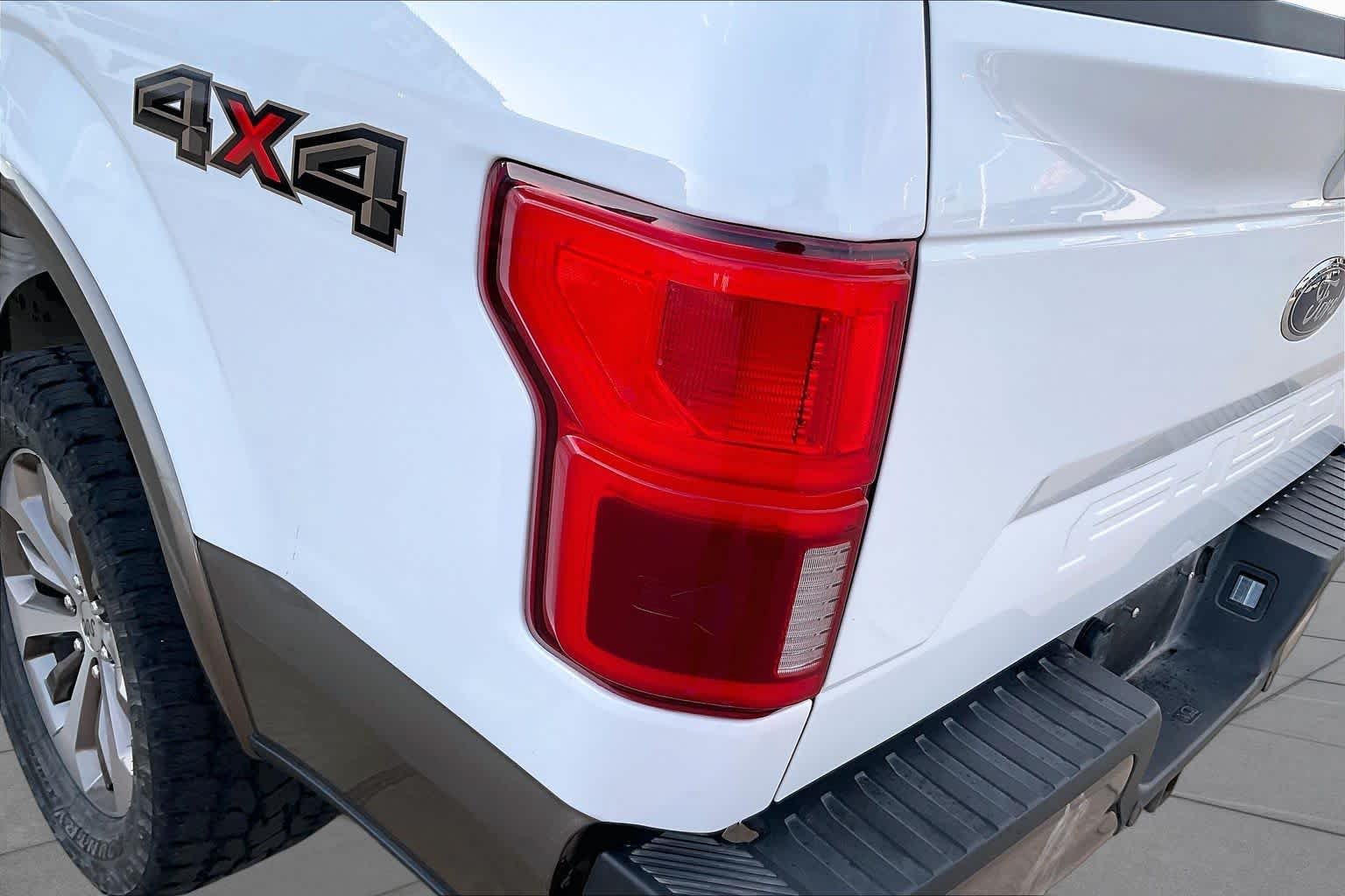 Used 2020 Oxford White/Stone Gray Ford King Ranch image 27
