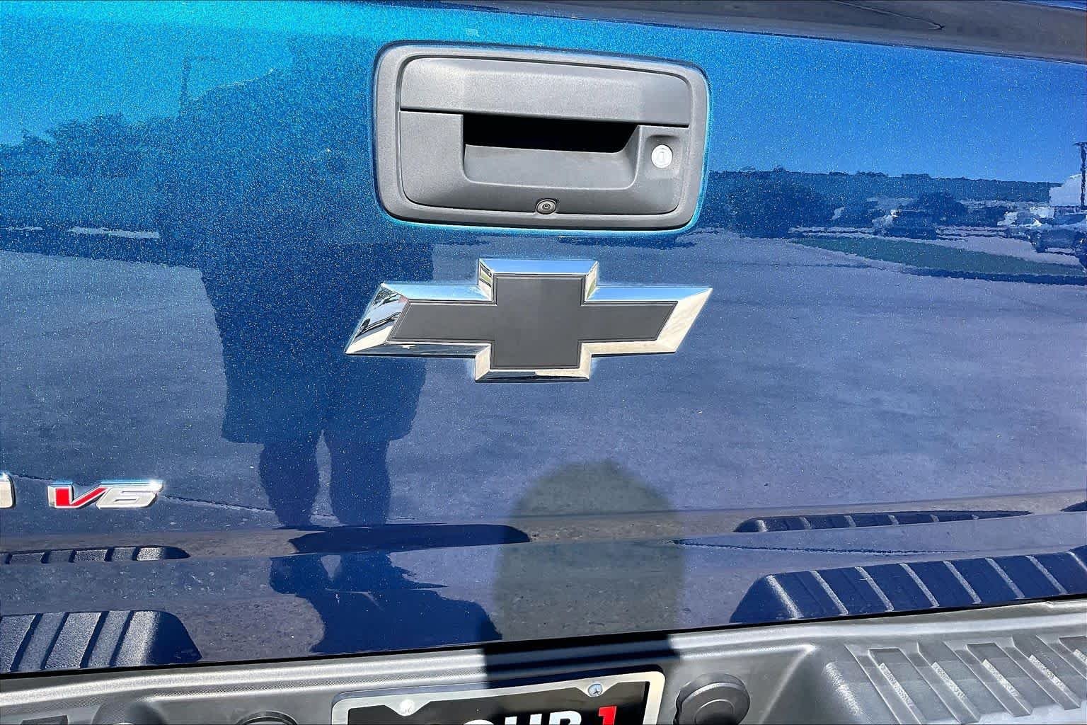 Used 2020 Pacific Blue Metallic Chevrolet 2WD LT image 30
