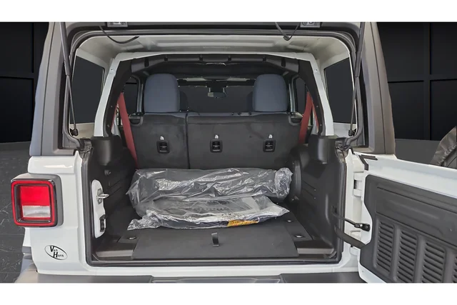 New 2026 Bright White Clear-Coat Exterior Paint Jeep  image 28
