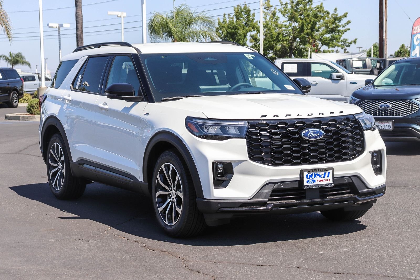 New 2026 Star White Metallic Tri-Coat Ford ST-Line image 3