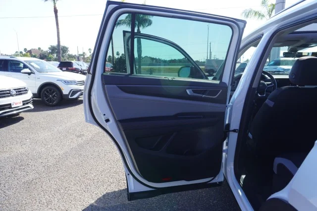 New 2026 Opal White Pearl Volkswagen 2.0T Peak Edition image 19