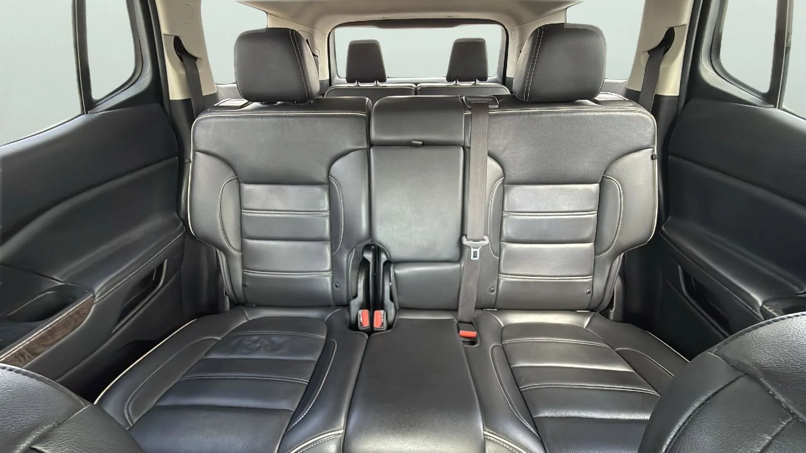 Used 2023 White GMC Denali image 26