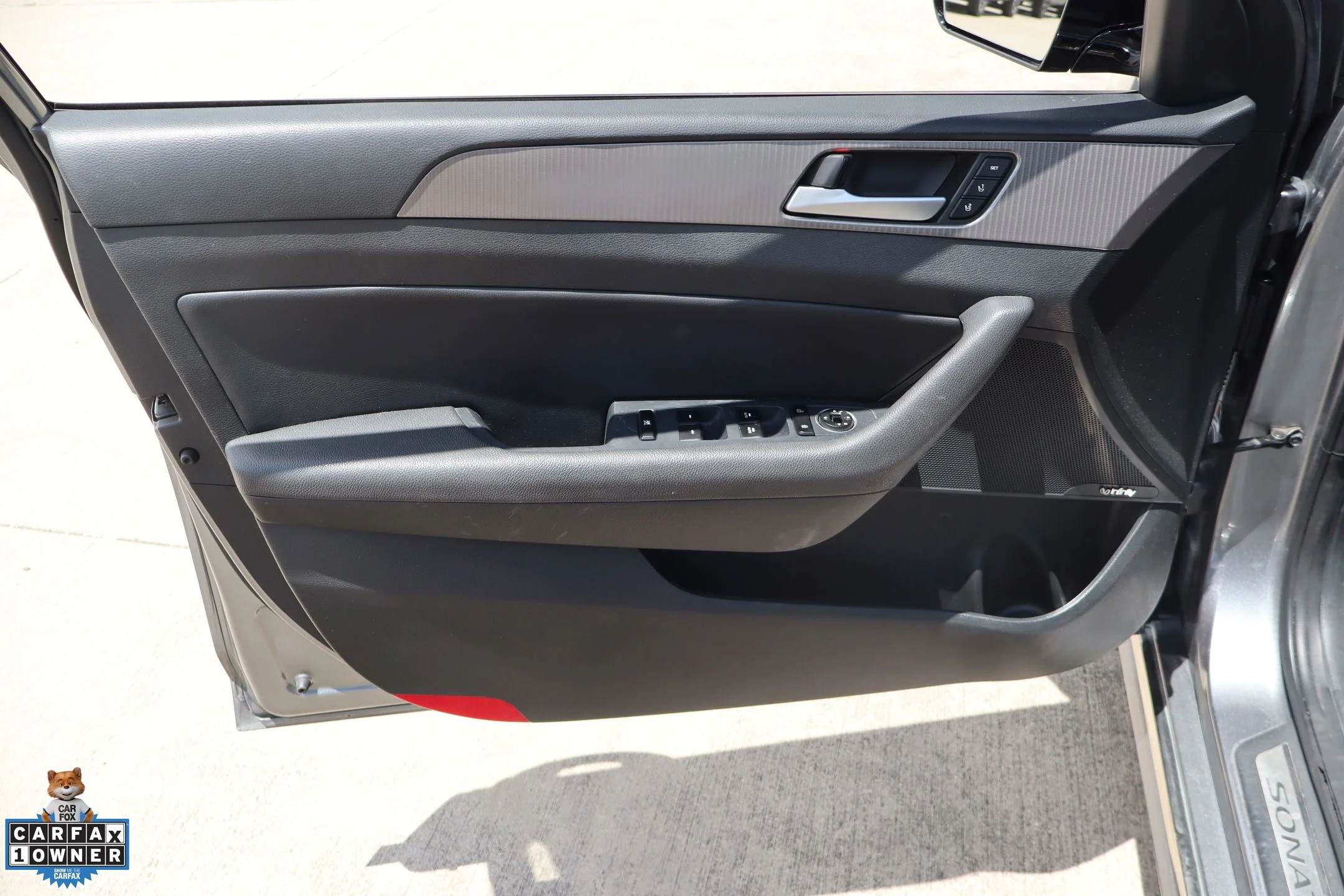 Used 2018 Gray Hyundai Limited image 12