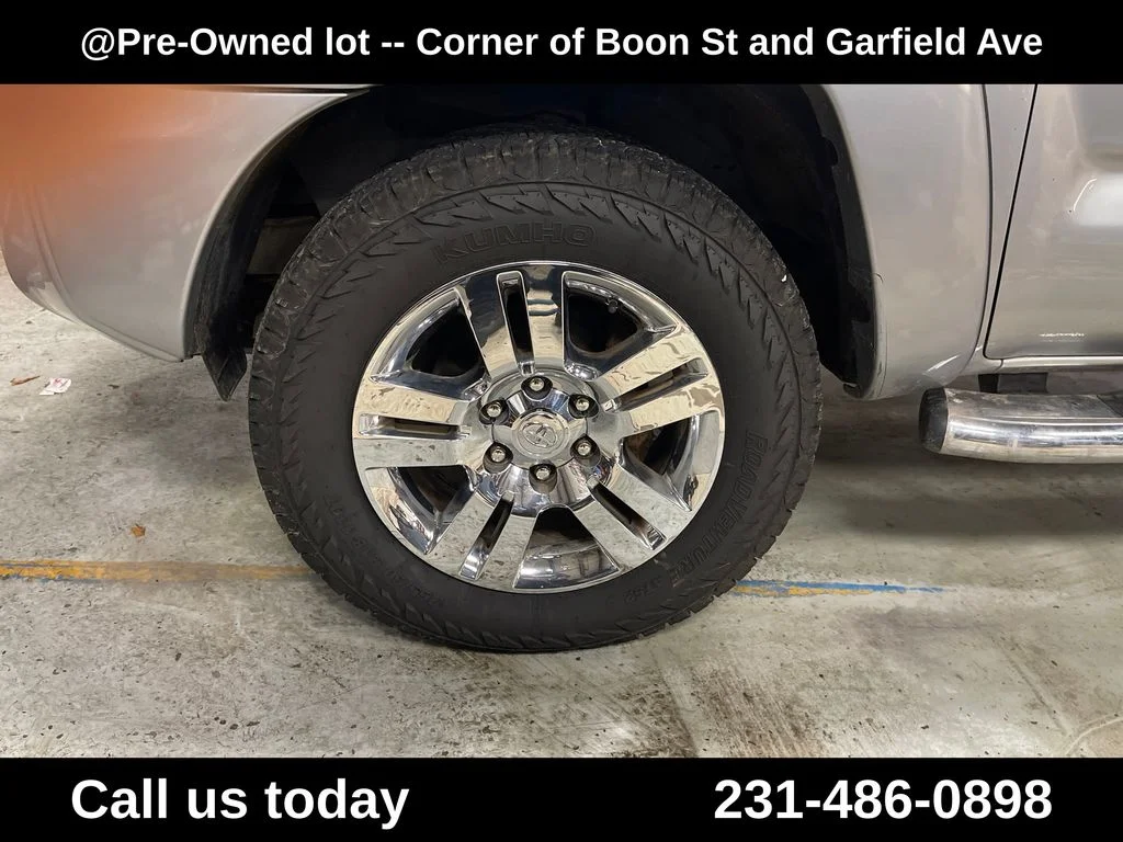 Used 2014  Toyota Base image 10