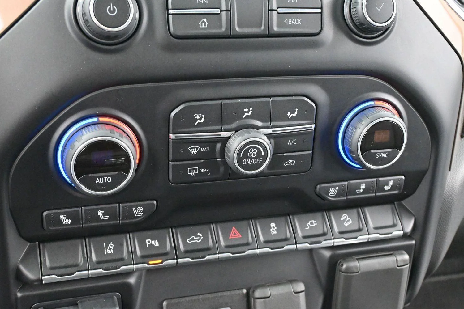 Used 2020 Silver Ice Metallic Chevrolet High Country image 22