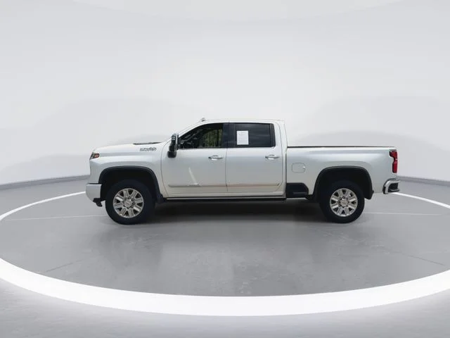 Used 2025 Beige Chevrolet High Country image 7