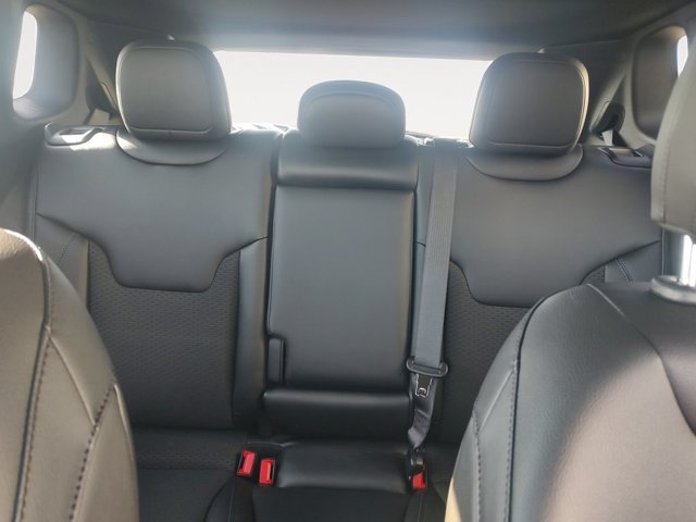New 2026 Diamond Black Crystal Pearlcoat Jeep Latitude Altitude image 13