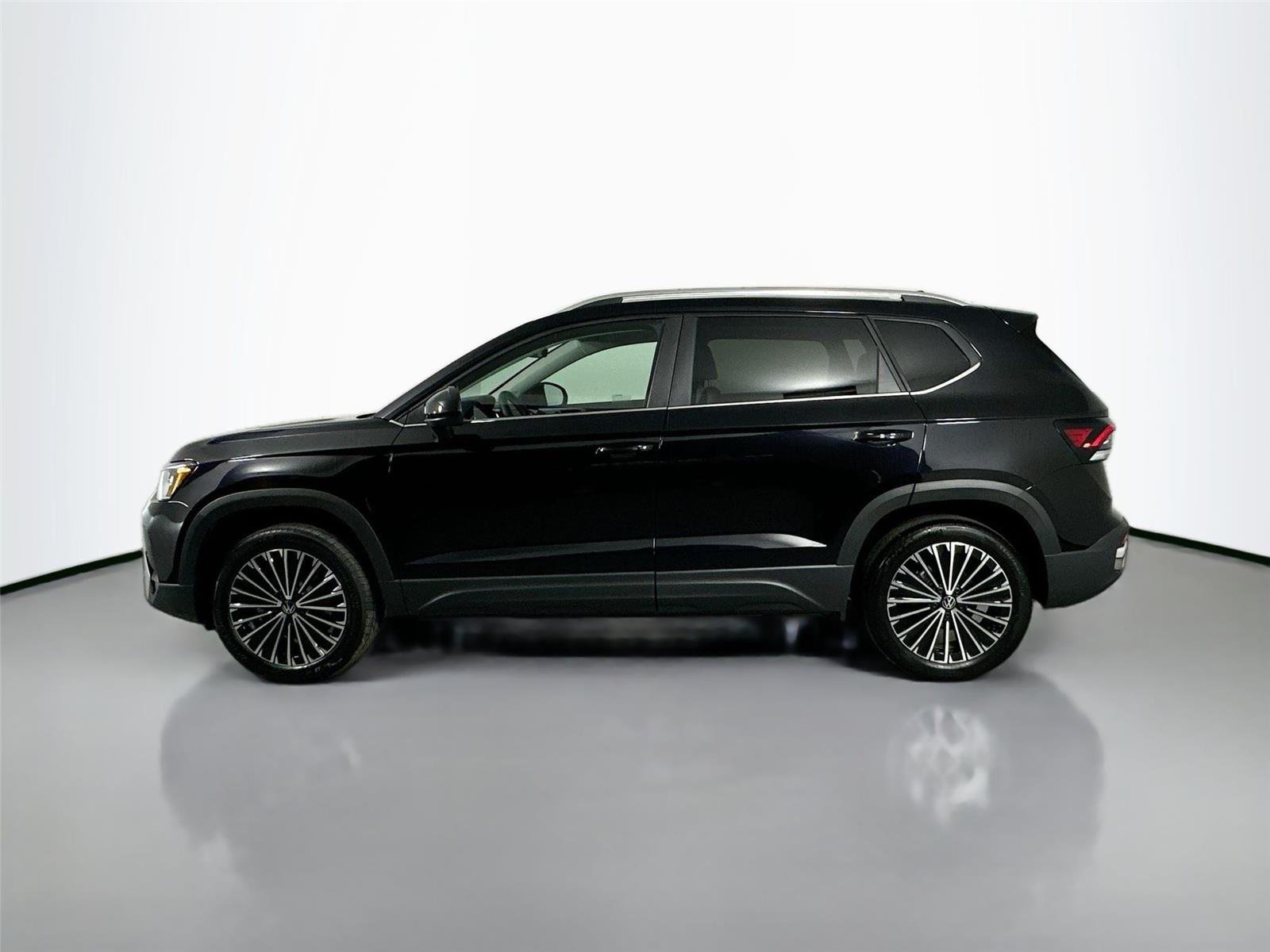 New 2026 Deep Black Pearl Volkswagen SE image 8