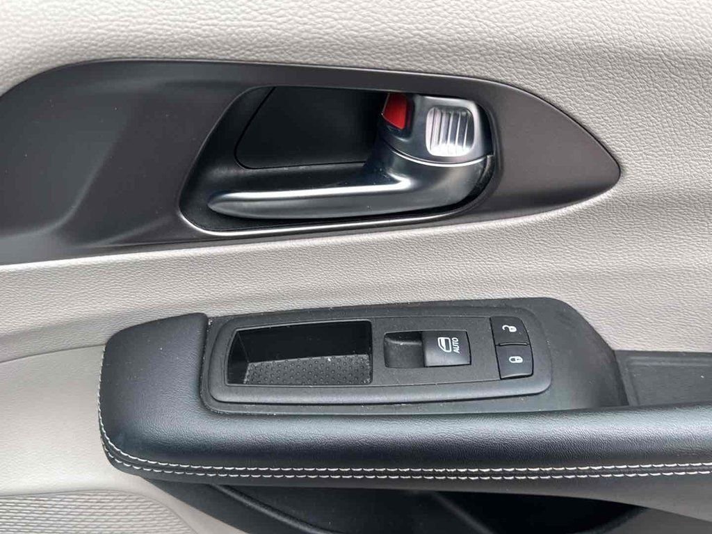 Used 2023 White Chrysler Touring L image 13