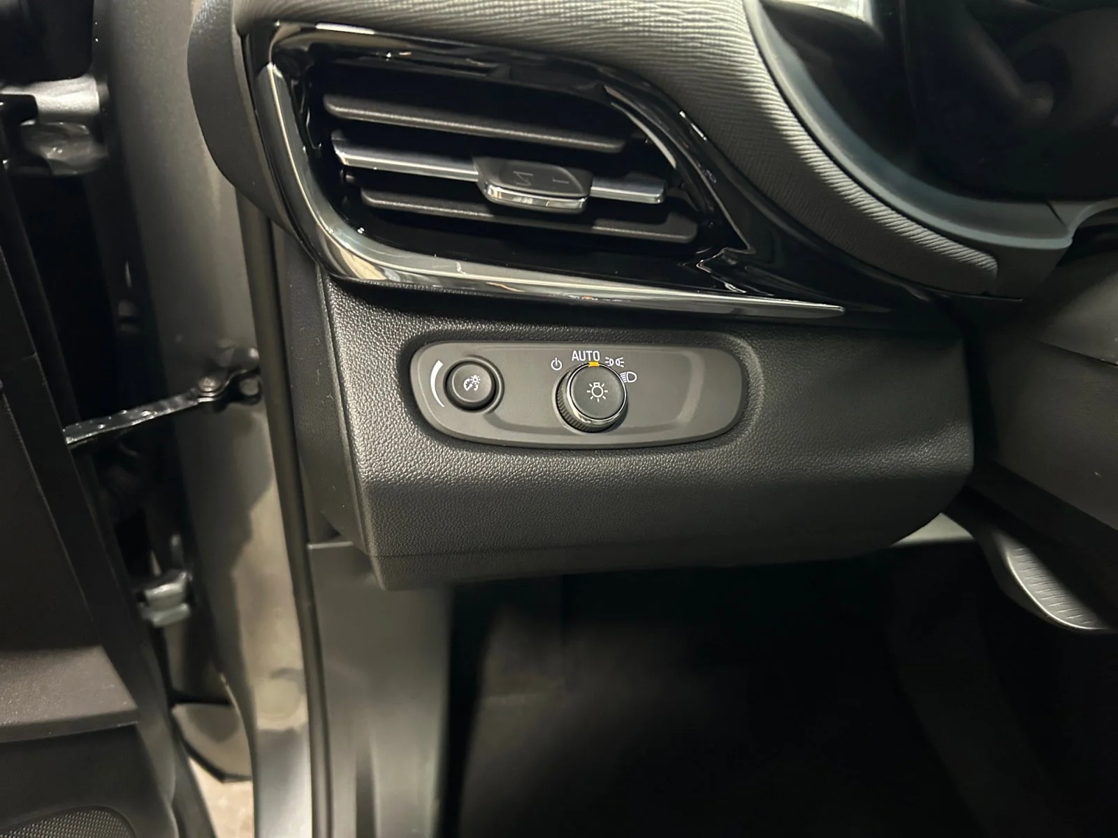 New 2026 Moonstone Grey Metallic Buick Avenir image 16