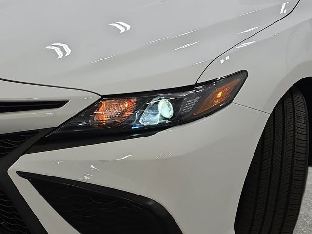 Used 2024 White Toyota SE image 27
