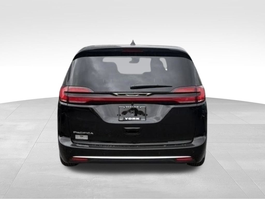 New 2027 Diamond Black Crystal Pearl-Coat Exterior Paint Chrysler Select image 6