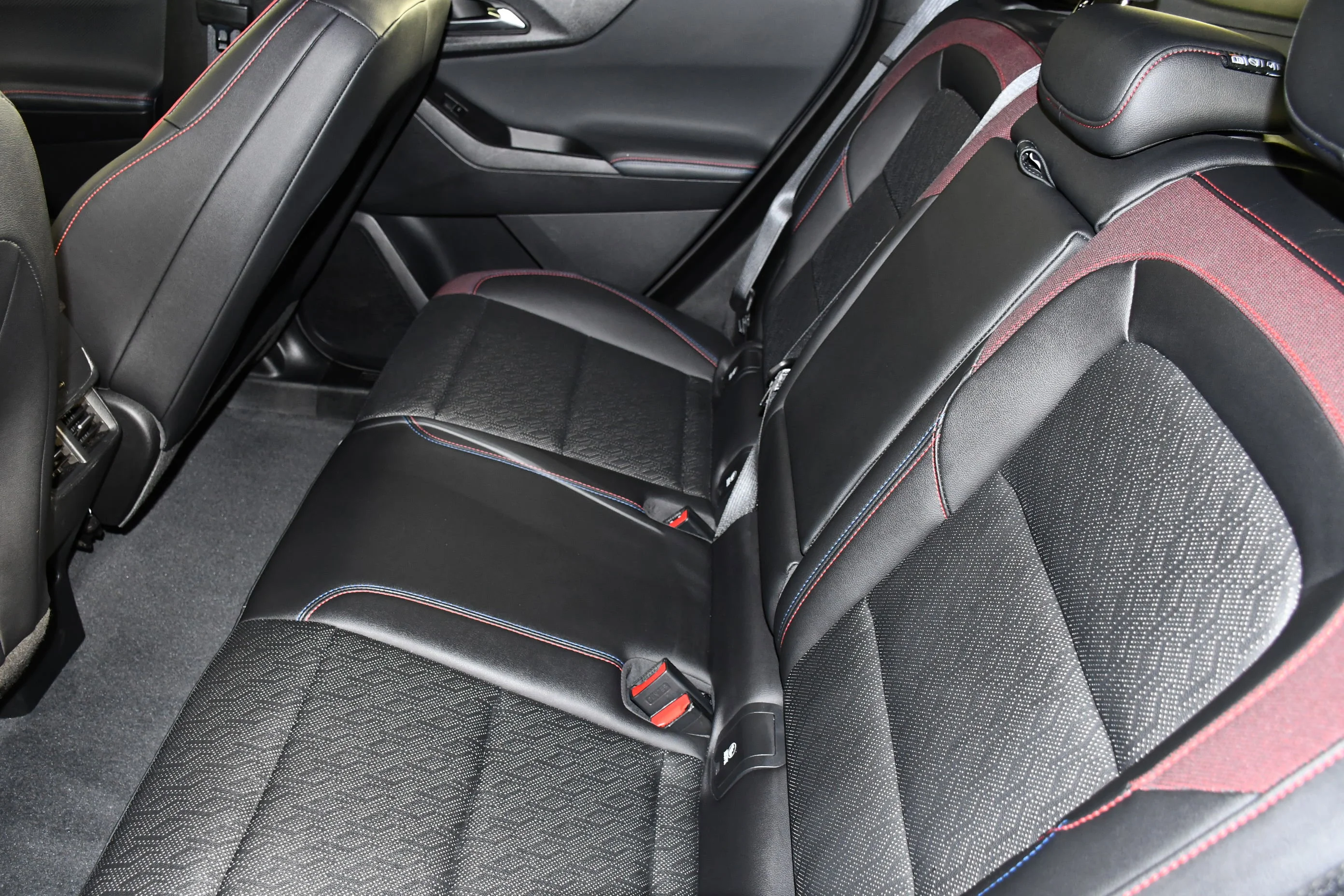 Used 2025 Sterling Gray Metallic Chevrolet AWD RS image 48