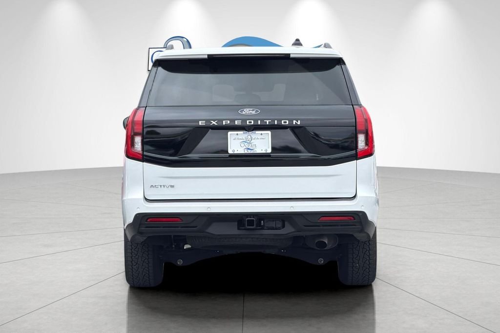 Used 2025 Oxford White Ford Active image 5