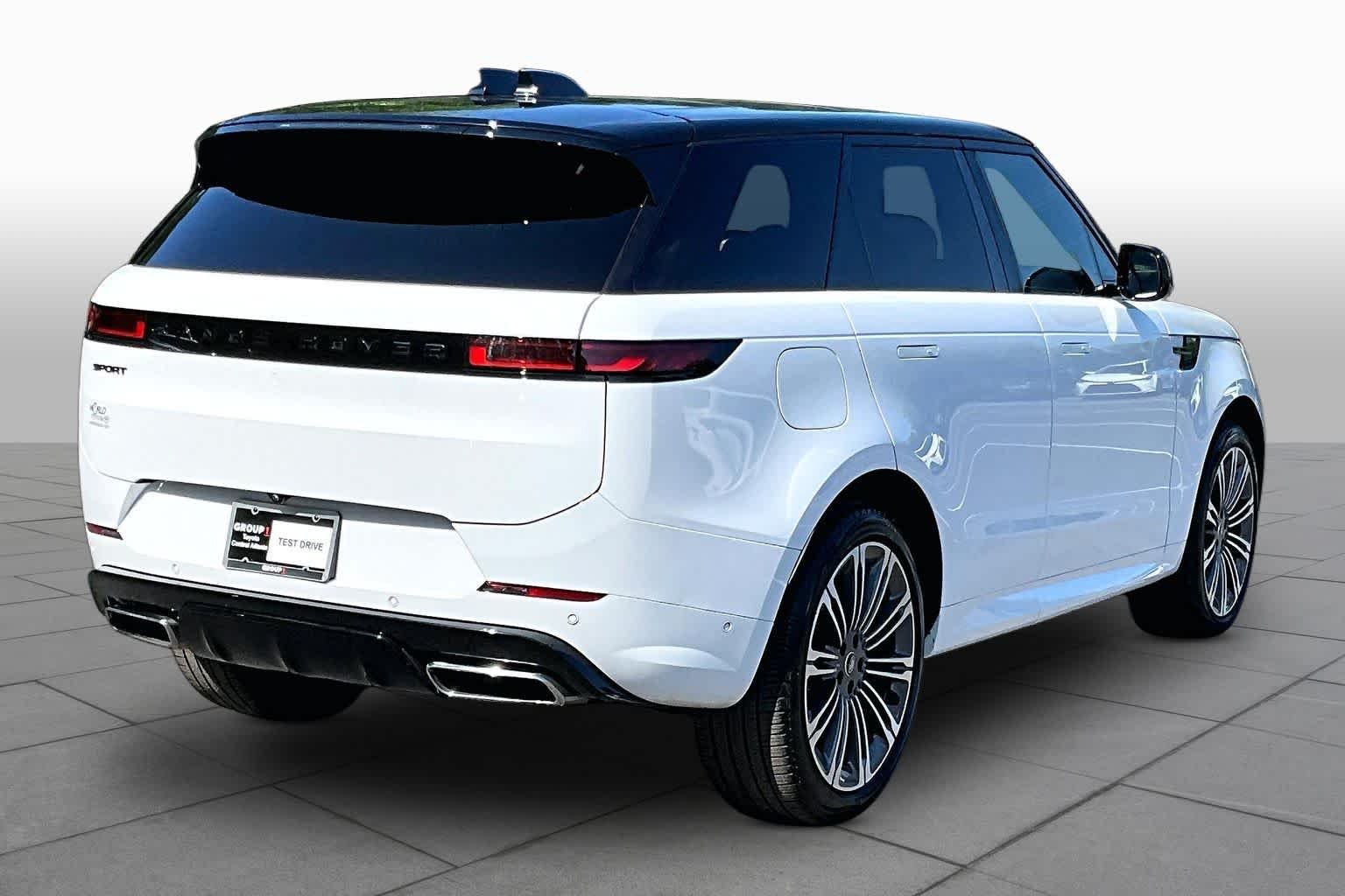 Used 2024 Fuji White Land Rover Dynamic SE image 13