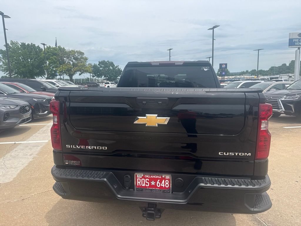 Used 2025 Black Chevrolet Custom image 4