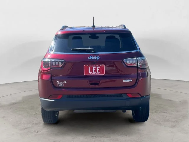 Used 2022 Red Jeep Latitude image 4