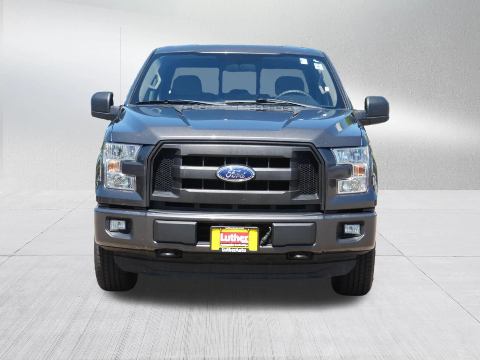 Used 2015 Magnetic Metallic Ford XL image 2