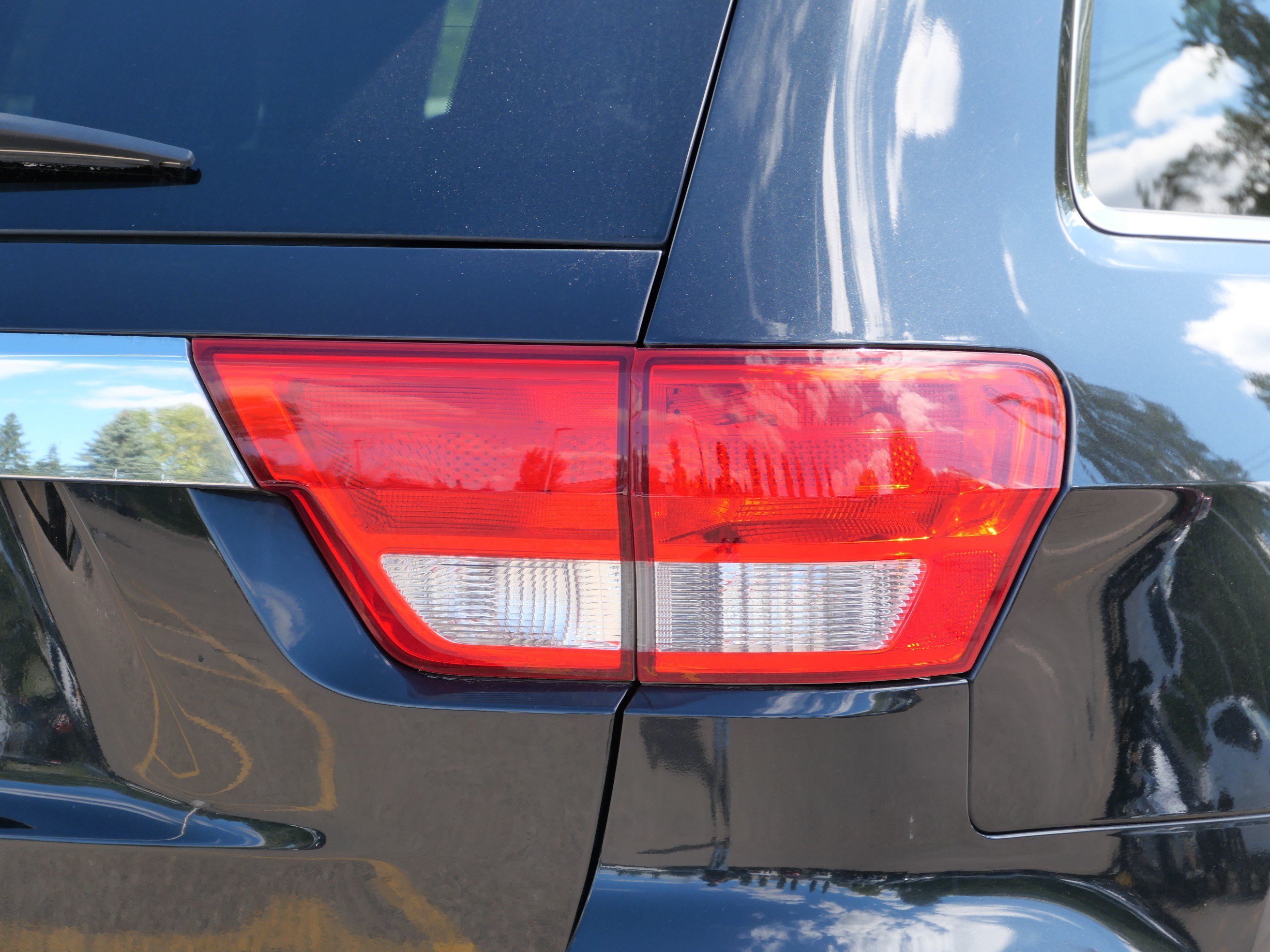 Used 2011 Brilliant Black Crystal Pearl Jeep Laredo image 17
