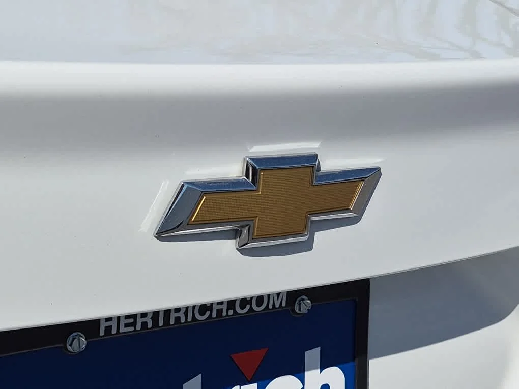 Used 2017 Summit White Chevrolet LS image 12