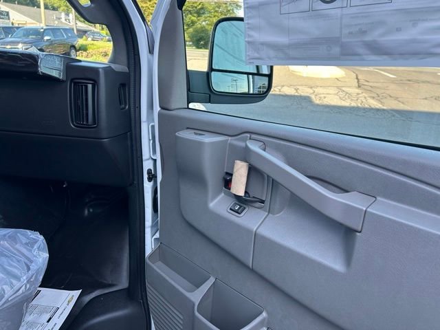 2025 Chevrolet Express Cargo Work Van - Photo 15