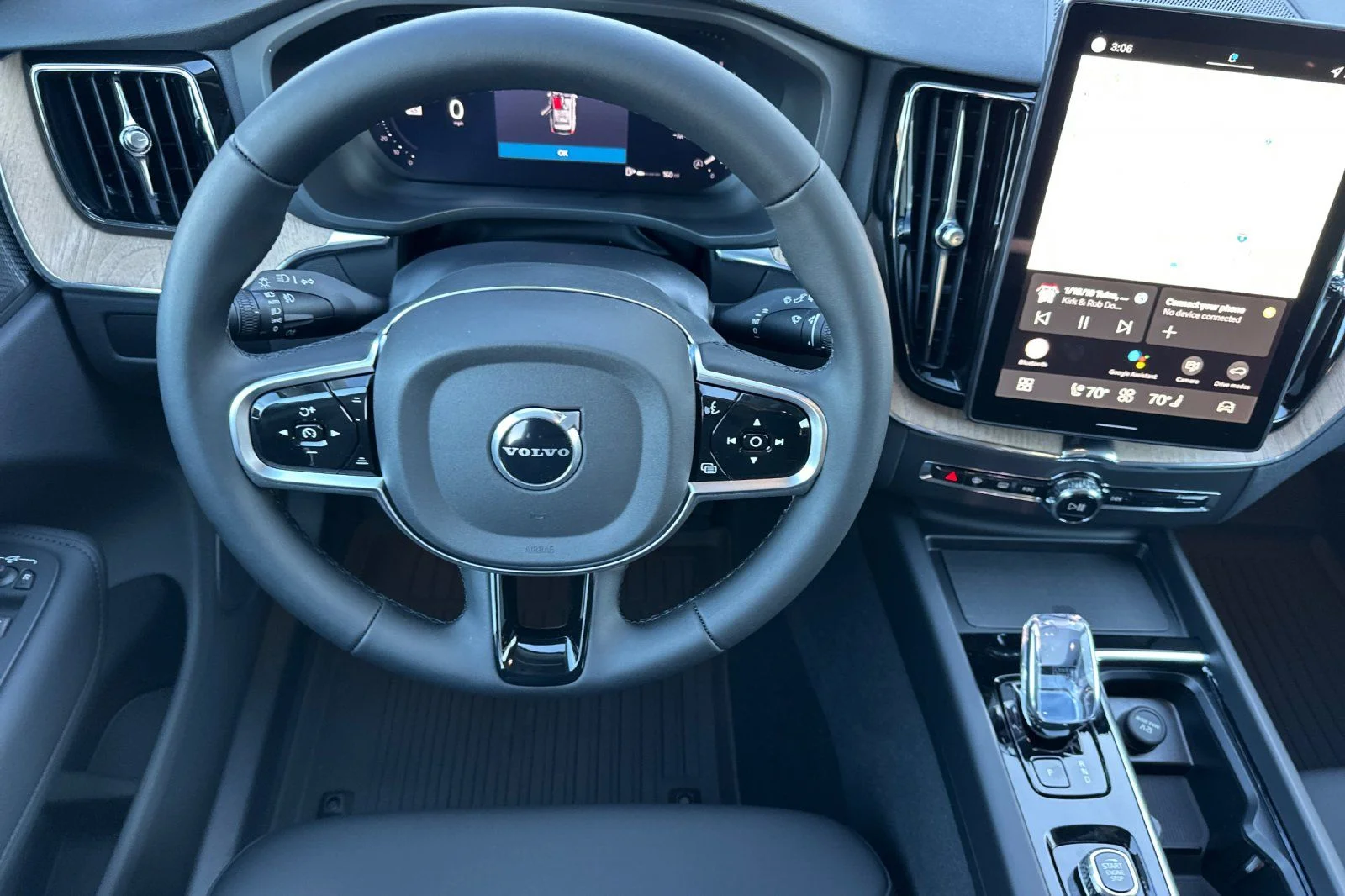 2026 Volvo XC60 Plus - Photo 13