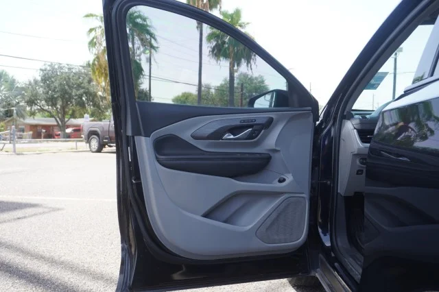Used 2022  GMC SLT image 15
