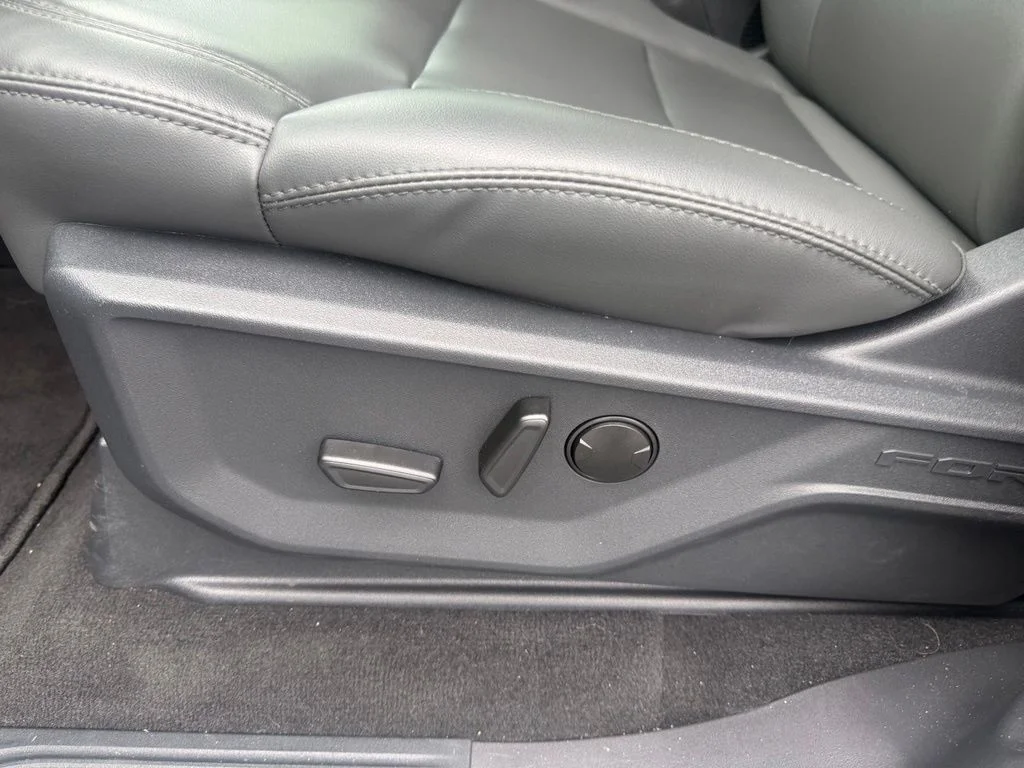 New 2026 Space Silver Metallic Ford MAX Active image 14