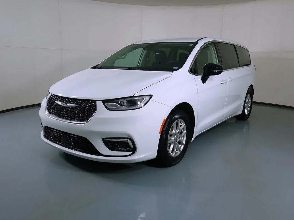 Used 2024 White Chrysler Touring L image 13