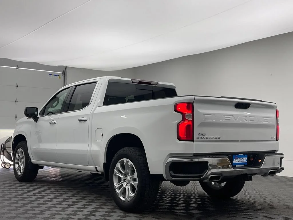 Used 2024 Summit White Chevrolet LTZ image 12