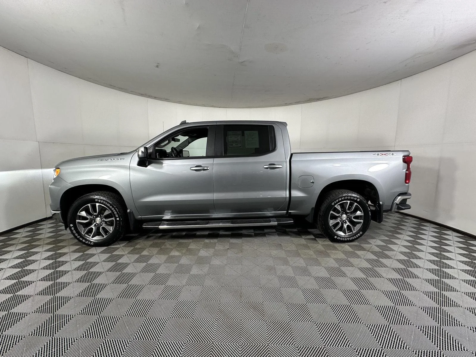 Used 2023 Sterling Gray Metallic Chevrolet LT image 9
