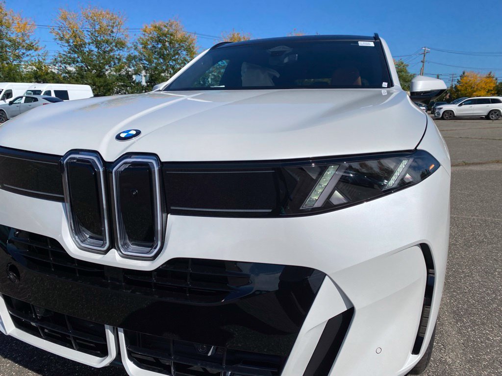 New 2027 Mineral White Metallic BMW 40 xDrive image 3