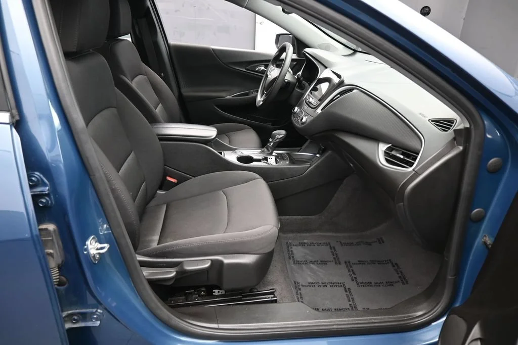 Used 2024 Lakeshore Blue Metallic Chevrolet LT image 35