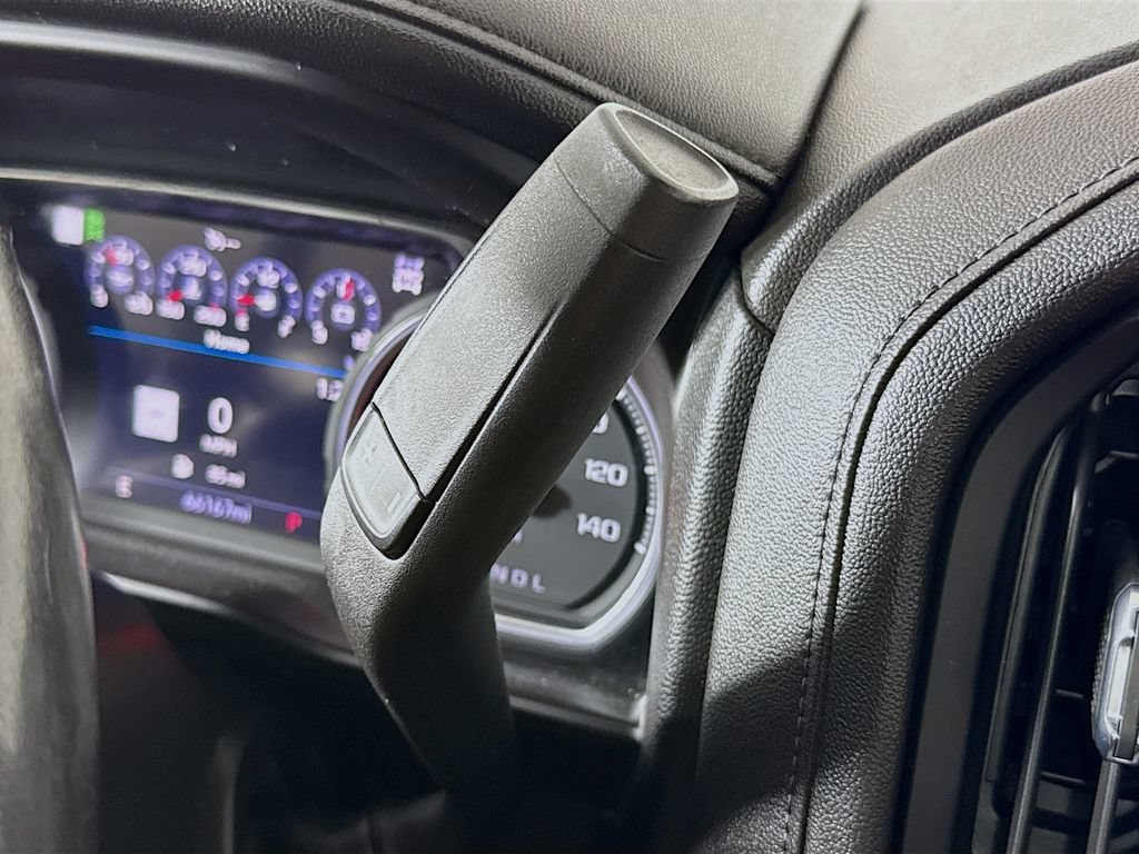 Used 2022 Silver Ice Metallic Chevrolet High Country image 17
