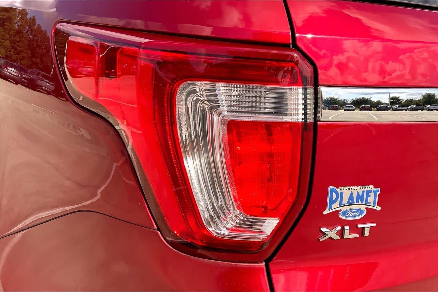 Used 2017 Ruby Red Metallic Tinted Clearcoat Ford XLT image 28
